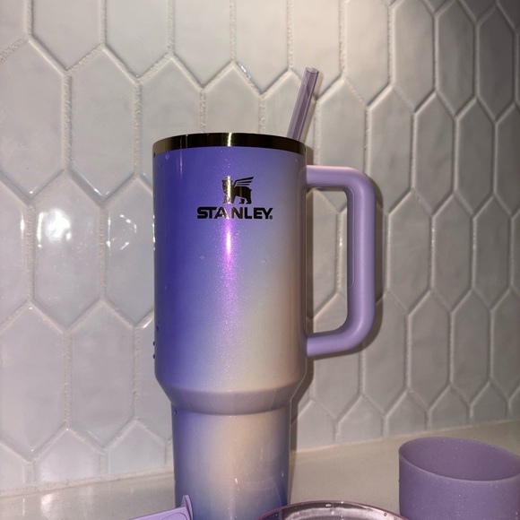 Stanley x Wicked Glinda 40oz Tumbler - Picture 2 of 5